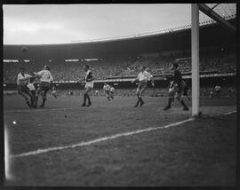 Fotografia "Esporte - Futebol Vasco x Nacional" ([Local n/d] , [Data n/d]) [negativo]. / Fotógrafo(a): Equipe.  -- ITEM-0016.