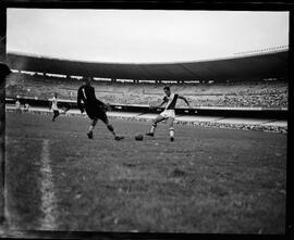 Fotografia "Futebol - jogo Vasco x Santos" ([Local n/d] , [Data n/d]) [negativo]. / Fotógrafo(a): [Autoria n/d].  -- ITEM-0007.