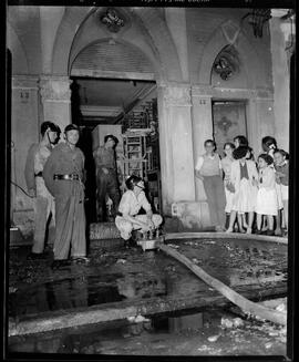 Fotografia "Incêndio Beneficiência Hespanhola [Beneficência Espanhola]" ([Local n/d] , [Data n/d]) [negativo]. / Fotógrafo(a): Adir.  -- ITEM-0002.