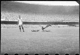 Fotografia "Futebol - R.J. (Campeonato Carioca - Jogo Botafogo x Fluminense), Seção: Esportes" ([Local n/d] , [Data n/d]) [negativo]. / Fotógrafo(a): Equipe.  -- ITEM-0090.