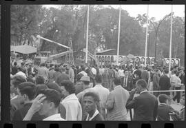 Fotografia "Exp. Americana na Quinta da Bôa Vista; 'EXPOSIÇÃO 'ALIADOS NO PROGRESSO' Exposição Americana na Quinta da Bôa Vista (Reportagem)" ([Local n/d] , 1963) [negativo]. / Fotógrafo(a): Luiz Pinto.  -- ITEM-0002.