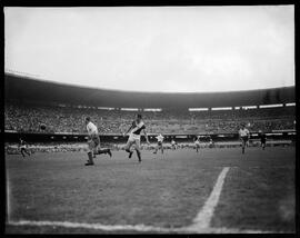 Fotografia "Esporte - Futebol Vasco x Nacional" ([Local n/d] , [Data n/d]) [negativo]. / Fotógrafo(a): Equipe.  -- ITEM-0012.