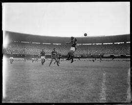 Fotografia "Futebol (Flamengo x Boca Jr.)" ([Local n/d] , [Data n/d]) [negativo]. / Fotógrafo(a): Equipe.  -- ITEM-0013.