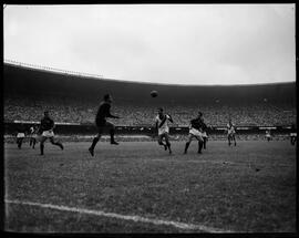 Fotografia "Esporte - Flamengo x Vasco" ([Local n/d] , [Data n/d]) [negativo]. / Fotógrafo(a): Equipe.  -- ITEM-0019.