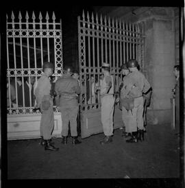 Fotografia "Conflitos' Conflitos - Passeatas - Polícia militar agride povo na Leopoldina - á favor das reformas de bases" ([Local n/d] , 1963) [negativo]. / Fotógrafo(a): Paulo; Venê; André; Alvaro; Pinto.  -- ITEM-0109.