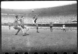 Fotografia "Futebol - R.J. (Campeonato Carioca - Jogo Botafogo x Fluminense), Seção: Esportes" ([Local n/d] , [Data n/d]) [negativo]. / Fotógrafo(a): Equipe.  -- ITEM-0114.