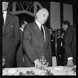 Fotografia "Banquete' oferecido por 'UH' ao Sr. Lúcio Meira, Almirante que foi escolhido o 'Homem do Ano'" ([Local n/d] , [Data n/d]) [negativo]. / Fotógrafo(a): Equipe.  -- ITEM-0044.