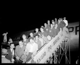 Fotografia "Esporte - Passagem da equipe do Nice da França" ([Local n/d] , [Data n/d]) [negativo]. / Fotógrafo(a): Jankiel.  -- ITEM-0009.