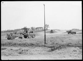 Fotografia "Reportagem sobre o sertão carioca - diversas vistas - agricultura" ([Local n/d] , [Data n/d]) [negativo]. / Fotógrafo(a): Oswaldo Matos.  -- ITEM-0018.