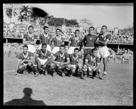 Fotografia "Futebol - R.J. (Equipe do Fluminense, 1952), Seção: Esportes" ([Local n/d] , 1952) [negativo]. / Fotógrafo(a): Equipe.  -- ITEM-0067.