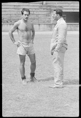 Fotografia "Futebol - R.J. (Equipe do Fluminense, 1952), Seção: Esportes" ([Local n/d] , 1952) [negativo]. / Fotógrafo(a): Equipe.  -- ITEM-0048.