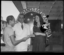 Fotografia "Renata Baumgartner, candidata ao concurso ('Rainha do Verão' 1952), Reportagem Geral" ([Local n/d] , 1952) [negativo]. / Fotógrafo(a): Equipe.  -- ITEM-0004.