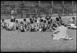 Fotografia "Futebol - R.J. (Equipe do Fluminense, 1952), Seção: Esportes" ([Local n/d] , 1952) [negativo]. / Fotógrafo(a): Equipe.  -- ITEM-0018.