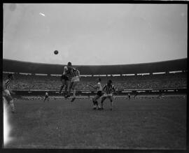 Fotografia "Esporte - Botafogo x Vasco" ([Local n/d] , [Data n/d]) [negativo]. / Fotógrafo(a): [Autoria n/d].  -- ITEM-0012.