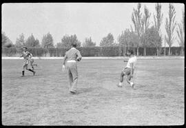 Fotografia "Futebol, treino do Selecionado Brasileiro no Chile" ([Local n/d] , [Data n/d]) [negativo]. / Fotógrafo(a): [Autoria n/d].  -- ITEM-0034.