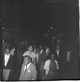 Fotografia "Sindicado dos Têxteis' Passeata do protesto - do Sindicato dos Têxteis, Reportagem de Oscar" ([Local n/d] , 1963) [negativo]. / Fotógrafo(a): Paulo André.  -- ITEM-0005.