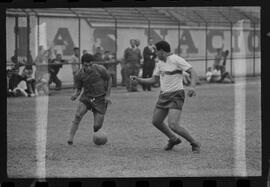 Fotografia "TREINO DO FLAMENGO; 'FLAMENGO FR' Treino do Flamengo com a presença do presidente Fadel Fadel" ([Local n/d] , 1963) [negativo]. / Fotógrafo(a): L. Pinto.  -- ITEM-0008.