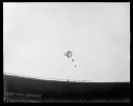 Fotografia "Futebol - Flamengo x Fluminense" ([Local n/d] , [Data n/d]) [negativo]. / Fotógrafo(a): Ângelo e Adir.  -- ITEM-0001.