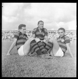 Fotografia "Futebol - Excursão do Flamengo a países sul-americanos" ([Local n/d] , [Data n/d]) [negativo]. / Fotógrafo(a): Equipe.  -- ITEM-0009.