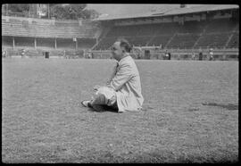 Fotografia "Futebol - R.J. (Equipe do Fluminense, 1952), Seção: Esportes" ([Local n/d] , 1952) [negativo]. / Fotógrafo(a): Equipe.  -- ITEM-0055.