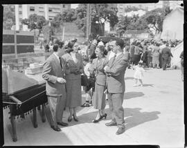 Fotografia "Inauguração em Laranjeiras com D. Vera Bocayuva" ([Local n/d] , [Data n/d]) [negativo]. / Fotógrafo(a): Amaro.  -- ITEM-0001.