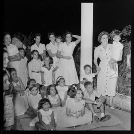 Fotografia "Dr. Bocayuva - Aniversário dos gêmeos (seus filhos)" ([Local n/d] , [Data n/d]) [negativo]. / Fotógrafo(a): A. Veneziano.  -- ITEM-0014.