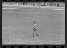 Fotografia "Campeonato Carioca de Profissionais de 63 (1° Turno) Esporte - jogo Fluminense (1 x 0) Bonsucesso" ([Local n/d] , 1963) [negativo]. / Fotógrafo(a): Democrito.  -- ITEM-0075.