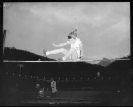 Fotografia "Atletismo" ([Local n/d] , [Data n/d]) [negativo]. / Fotógrafo(a): Domício.  -- ITEM-0007.