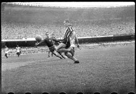 Fotografia "Futebol - R.J. (Campeonato Carioca - Jogo Botafogo x Fluminense), Seção: Esportes" ([Local n/d] , [Data n/d]) [negativo]. / Fotógrafo(a): Equipe.  -- ITEM-0100.