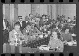 Fotografia "CPI [QUE] INVESTIGA ORGANISMO DE PRESSÃO AO CONGRESSO' C.P.I. Depoimento de Carlos Lacerda, Reportagem de Nelson Silva" ([Local n/d] , 1963) [negativo]. / Fotógrafo(a): Paulo Reis.  -- ITEM-0026.