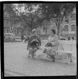 Fotografia "Frio' Reportagem sobre 'Frio' , Reportagem de Areias" ([Local n/d] , 1963) [negativo]. / Fotógrafo(a): Ribeiro.  -- ITEM-0008.