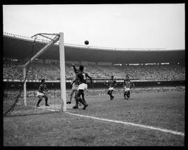 Fotografia "Esporte - Futebol América x Botafogo" ([Local n/d] , [Data n/d]) [negativo]. / Fotógrafo(a): Domingos.  -- ITEM-0005.