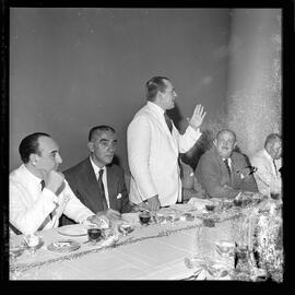 Fotografia "Banquete oferecido por 'UH' em homenagem aos campeões do Super-super, Clube de Regatas Vasco da Gama" ([Local n/d] , [Data n/d]) [negativo]. / Fotógrafo(a): Demócrito.  -- ITEM-0015.