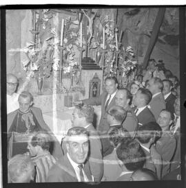 Fotografia "Usina Hidrelétrica Presidente João Goulart' Jango em Bom Jesus da Lapa (baía) por ocasião da inauguração da Uzina [Usina] Hidrelétrica 'Presid. Jango'" ([Local n/d] , 1963) [negativo]. / Fotógrafo(a): Neville.  -- ITEM-0010.