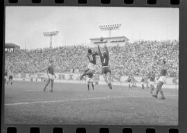 Fotografia "Campeonato Carioca de Profissionais de 63 (1° Turno) Esporte - jogo Fluminense (1 x 0) Bonsucesso" ([Local n/d] , 1963) [negativo]. / Fotógrafo(a): Democrito.  -- ITEM-0045.