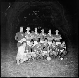 Fotografia "Futebol - São Paulo. Jogo São Paulo x Palmeiras, Esportes" ([Local n/d] , [Data n/d]) [negativo]. / Fotógrafo(a): Equipe.  -- ITEM-0001.