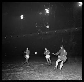 Fotografia "Futebol - São Paulo. Jogo São Paulo x Palmeiras, Esportes" ([Local n/d] , [Data n/d]) [negativo]. / Fotógrafo(a): Equipe.  -- ITEM-0009.