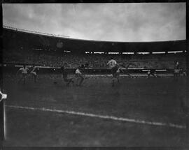 Fotografia "Esporte - Futebol Vasco x Nacional" ([Local n/d] , [Data n/d]) [negativo]. / Fotógrafo(a): Equipe.  -- ITEM-0013.