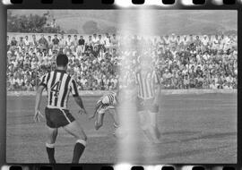 Fotografia "CAMPEONATO CARIOCA DE PROFISSIONAIS DE 1963' (1º TURNO) Jogo Botafogo x Campo Grande (2 x 0)" ([Local n/d] , 1963) [negativo]. / Fotógrafo(a): Demócrito; Ribeiro.  -- ITEM-0049.