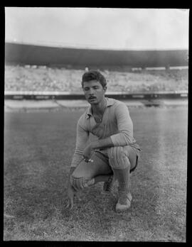 Fotografia "Futebol - equipe do Bangú (1952), Reportagem Geral" ([Local n/d] , 1952) [negativo]. / Fotógrafo(a): Equipe.  -- ITEM-0001.