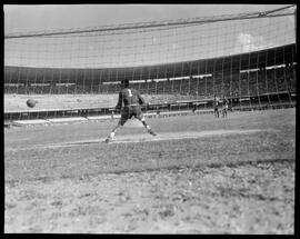 Fotografia "Torneio - início" ([Local n/d] , [Data n/d]) [negativo]. / Fotógrafo(a): [Autoria n/d].  -- ITEM-0003.