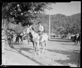 Fotografia "Jockey" ([Local n/d] , [Data n/d]) [negativo]. / Fotógrafo(a): Ernani Contursi.  -- ITEM-0002.