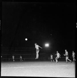 Fotografia "Futebol - Brasil x Paraguai" ([Local n/d] , [Data n/d]) [negativo]. / Fotógrafo(a): Equipe.  -- ITEM-0003.