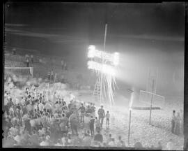 Fotografia "Promoção de Última Hora' - homenagem à Batalha do Riachuelo em Copacabana e Leme" ([Local n/d] , [Data n/d]) [negativo]. / Fotógrafo(a): Melo e A. Veneziano.  -- ITEM-0009.