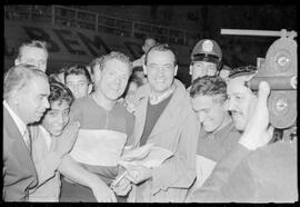 Fotografia "Futebol - R.J. (Equipe do Fluminense, 1952), Seção: Esportes" ([Local n/d] , 1952) [negativo]. / Fotógrafo(a): Equipe.  -- ITEM-0042.