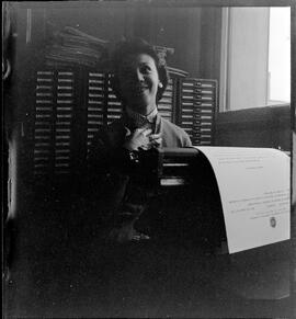 Fotografia "Enquete nos Ministérios" ([Local n/d] , [Data n/d]) [negativo]. / Fotógrafo(a): Estrela.  -- ITEM-0001.