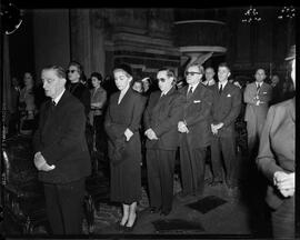 Fotografia "Reportagem na Candelária Missa família Amaral Peixoto" ([Local n/d] , [Data n/d]) [negativo]. / Fotógrafo(a): Heitor.  -- ITEM-0003.