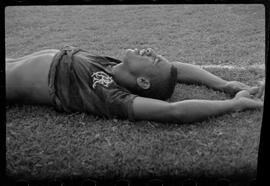 Fotografia "Futebol - RJ (Campeonato de Juvenis - 1956) - Jogo: Flamengo x Bangu, Esportes" ([Local n/d] , 1956) [negativo]. / Fotógrafo(a): Demócrito.  -- ITEM-0018.