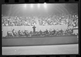 Fotografia "C/ Antonio Carlos Festival de Wagner (concerto musical); 'FESTIVAL DE WAGNER' Festival Wagner (realizado no Maracanãzinho), Reportagem de Antonio Carlos" ([Local n/d] , 1963) [negativo]. / Fotógrafo(a): Roberto.  -- ITEM-0003.