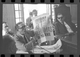 Fotografia "CPI [QUE] INVESTIGA ORGANISMO DE PRESSÃO AO CONGRESSO' C.P.I. Depoimento de Carlos Lacerda, Reportagem de Nelson Silva" ([Local n/d] , 1963) [negativo]. / Fotógrafo(a): Paulo Reis.  -- ITEM-0017.